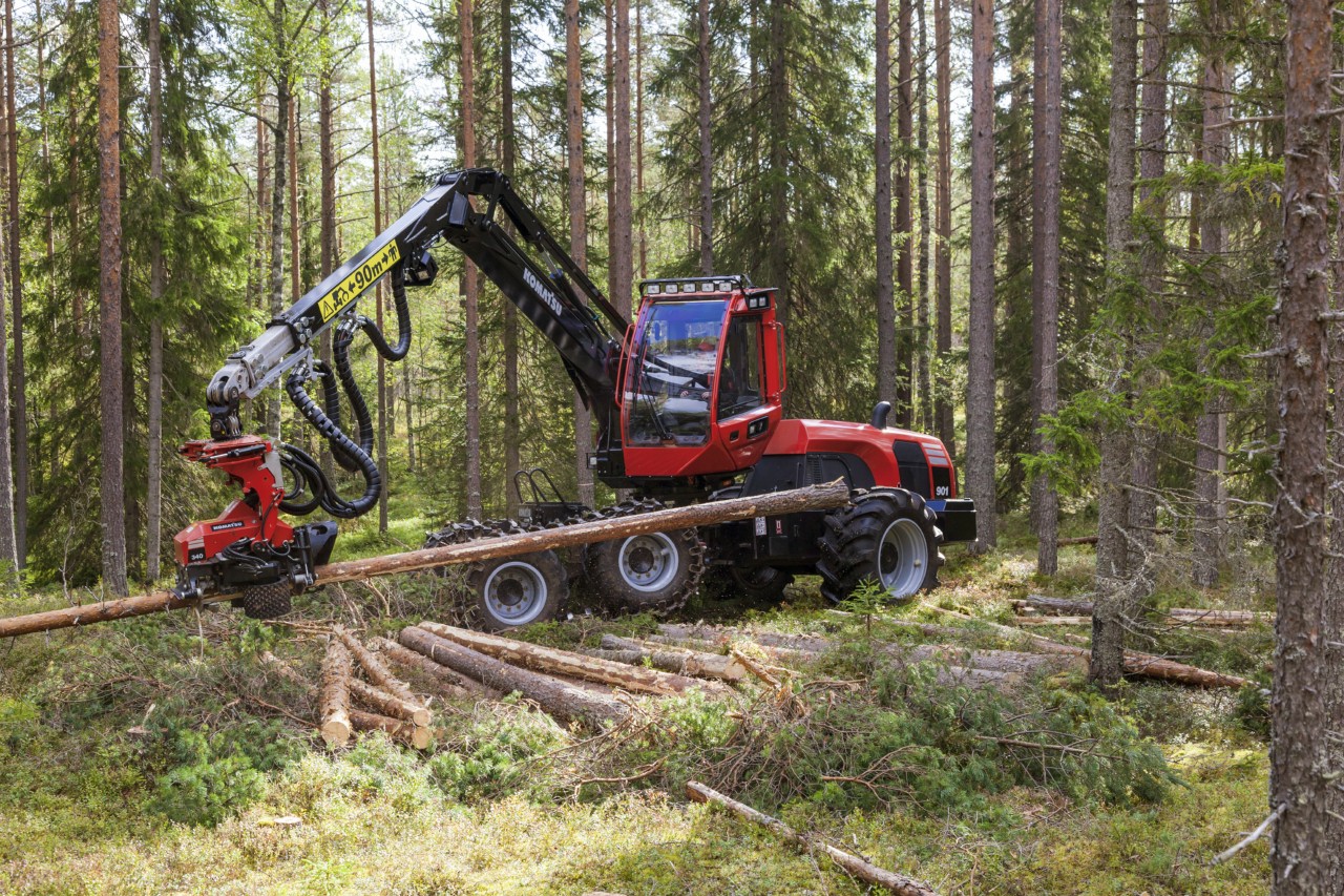 Wheeled harvester Komatsu 901 